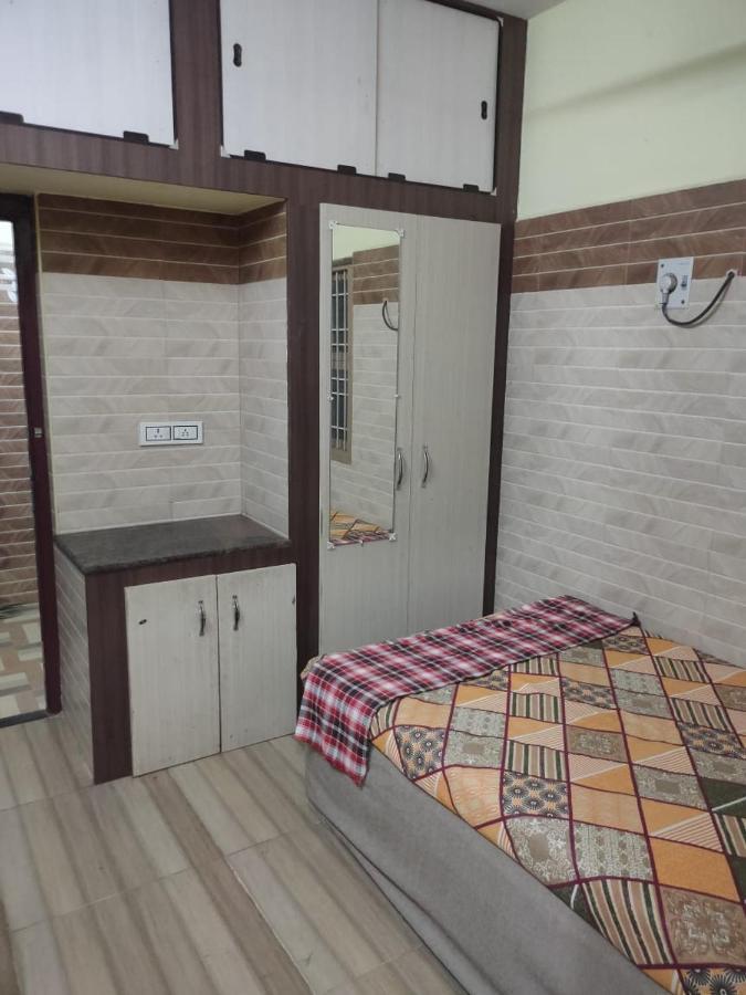 Sri Vari Residency Albergue Vellore Exterior foto